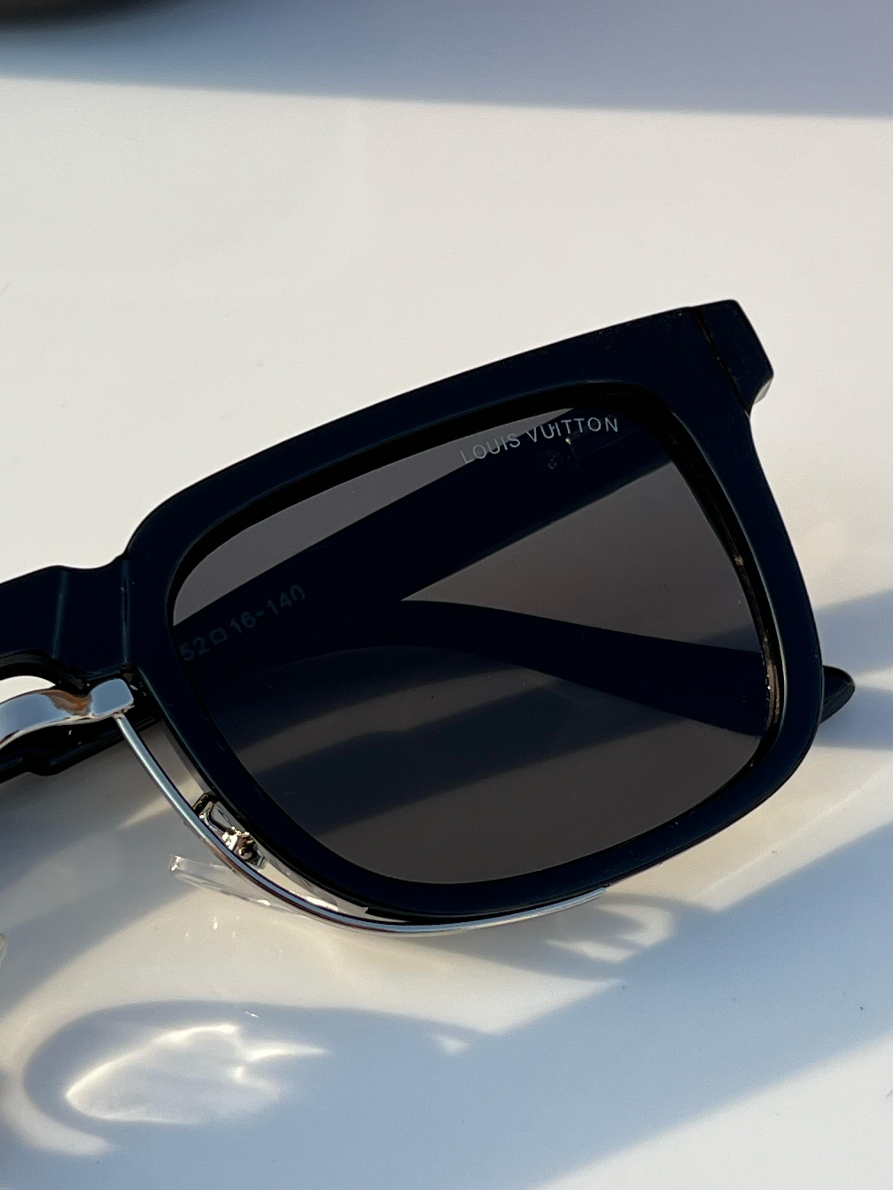 L vuitton 1008 black silver A