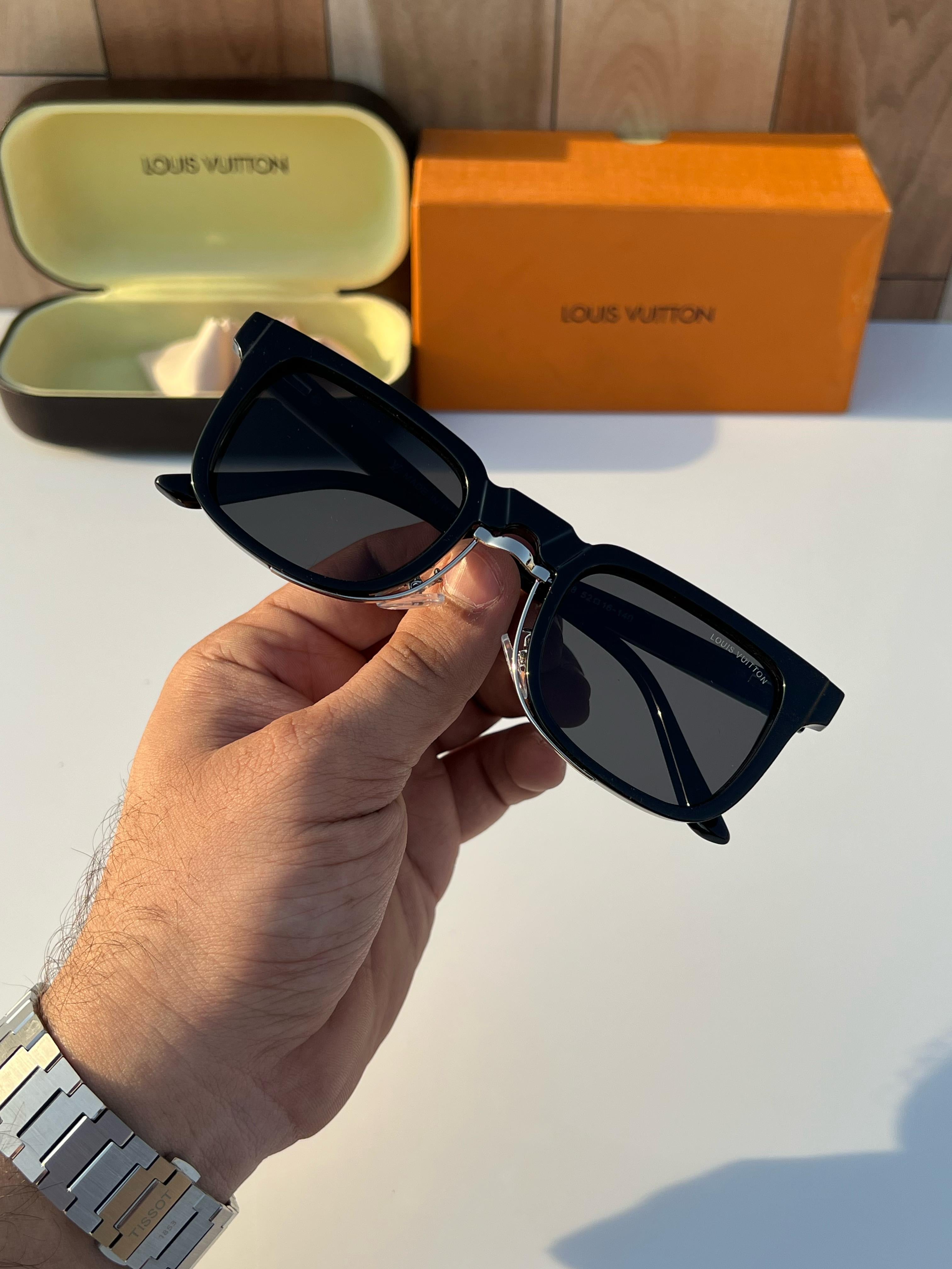 L vuitton 1008 black silver A