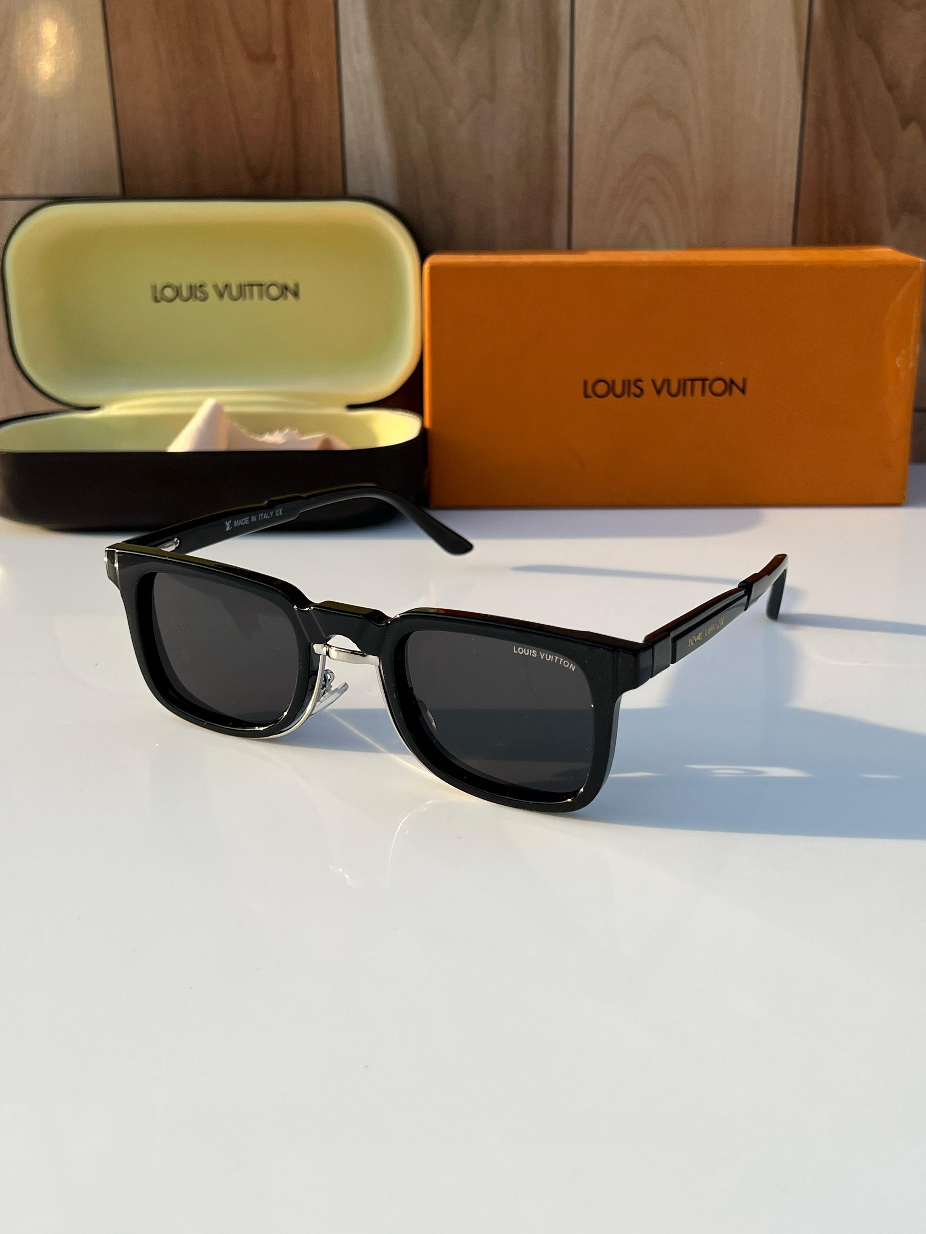 L vuitton 1008 black silver A